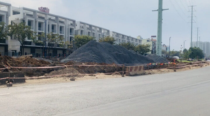 Tuyến đường thi công dang dở